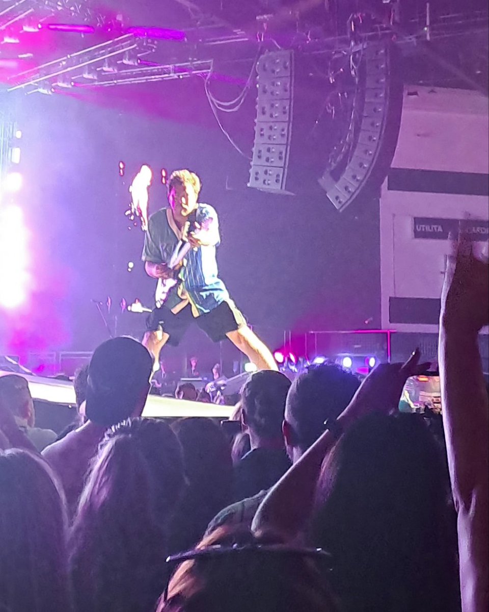 icegem44's tweet image. Had THE best time in Cardiff at @Busted concert last night!!!🤩🤩 Out on a school night feeling like I was 20 all over again 😊 Awesome feeling and an amazing show 🫶 @mattjwillis @JamesBourne @CharlieSimpson