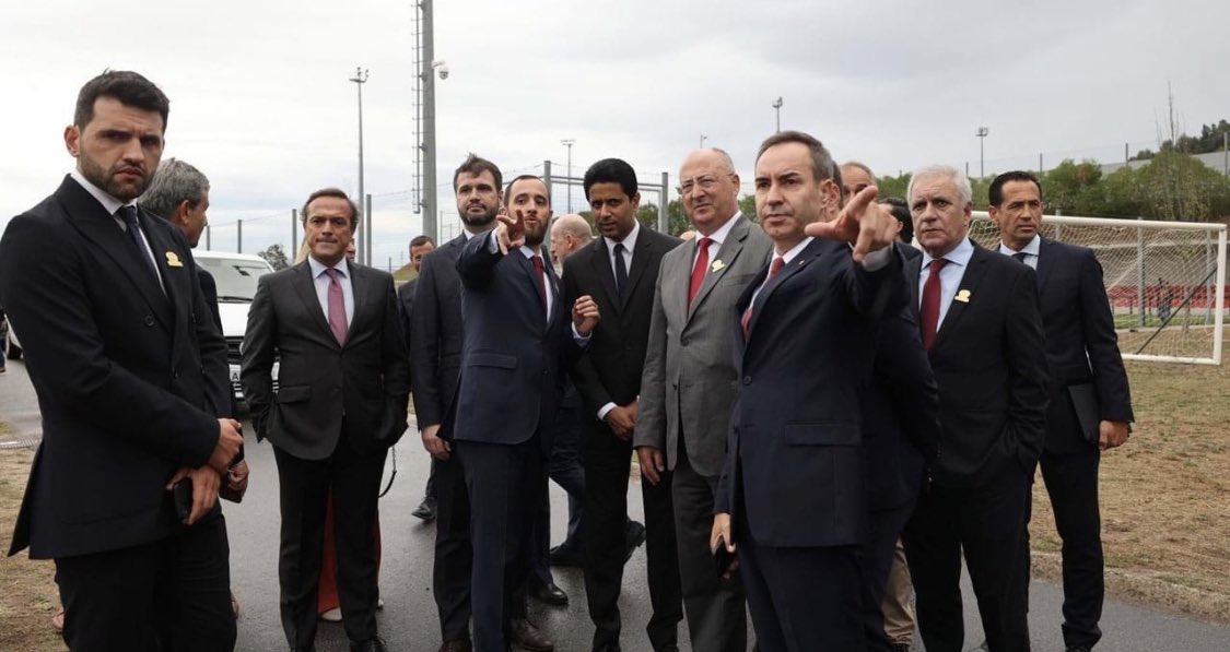 PSG_Arena's tweet photo. 💫 Notre président a visité aujourd’hui les installations du SC Braga dans le cadre de l’inauguration du nouveau centre sportif du club portugais ! 🏟️

Pour rappel, QSI détient 21,67% du club dirigé par Antonio Salvador. 📊

📸 @ojogo - @Record_Portugal https://t.co/iMhzcmhkFL