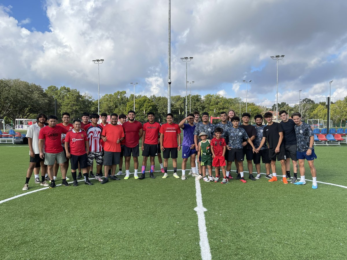 Katy_ISC's tweet photo. Thank you to the staff from @texasroadhouse Katy and Pearland for visiting us on this Labor Day. Gran partido entre amigos y colegas. Quien ganó? #TexasRoadhouse #KISC #HoustonSoccer https://t.co/SZ4lq3UY5o
