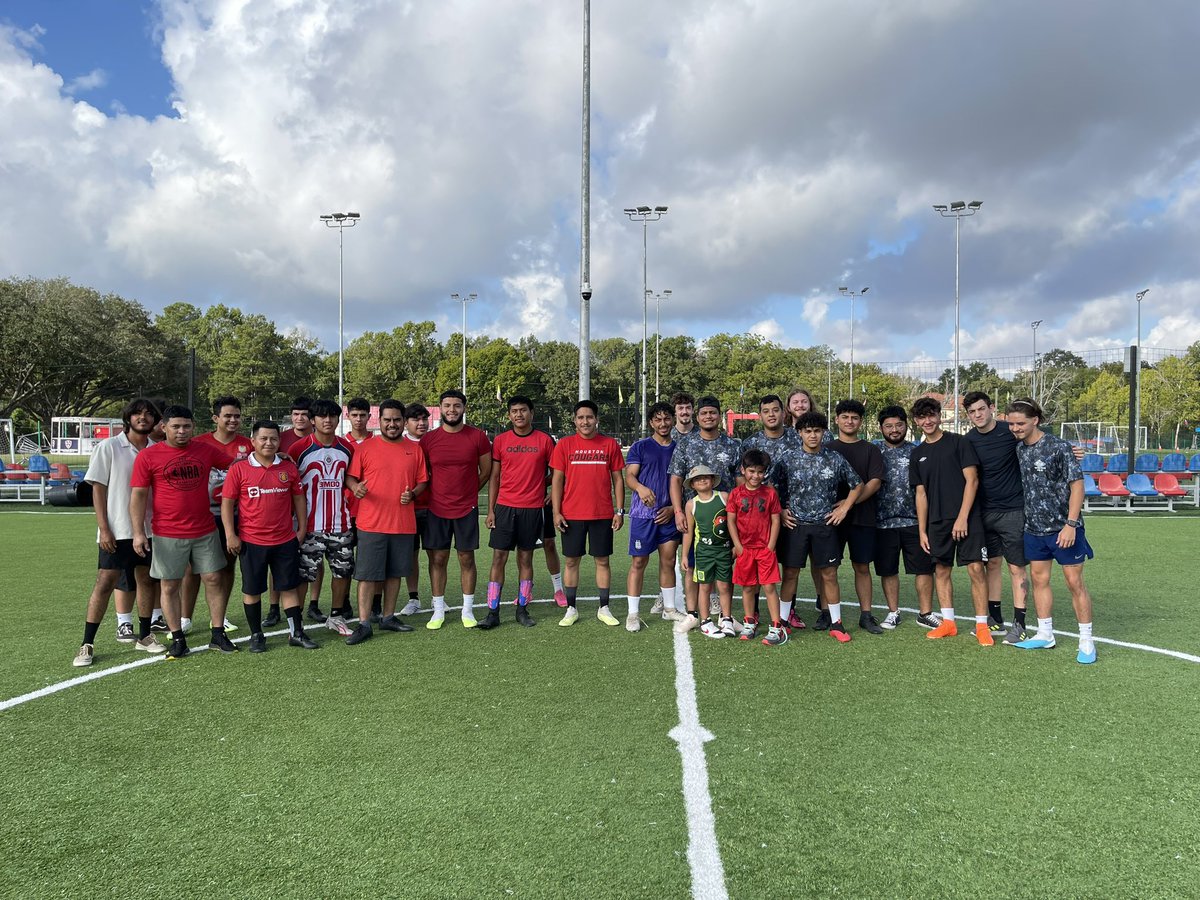 Katy_ISC's tweet photo. Thank you to the staff from @texasroadhouse Katy and Pearland for visiting us on this Labor Day. Gran partido entre amigos y colegas. Quien ganó? #TexasRoadhouse #KISC #HoustonSoccer https://t.co/SZ4lq3UY5o