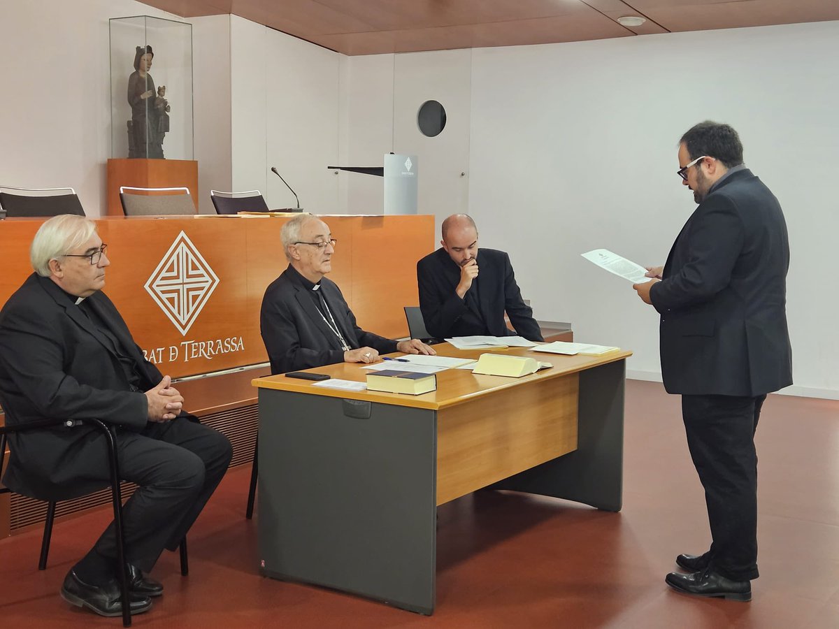 BisbatTerrassa's tweet photo. El 4 de setembre el #BisbeSalvador ha entregat els nomenaments al nou rector del #Seminari, càrrecs pastorals i delegats generals i episcopals en el #Bisbat de Terrassa. https://t.co/5pmBANeMBD