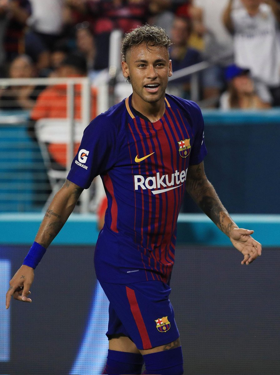 O ano é 2017 e o Neymar ainda não tinha se tranferido para o PSG.

Se você pudesse, oque você falaria para ele?