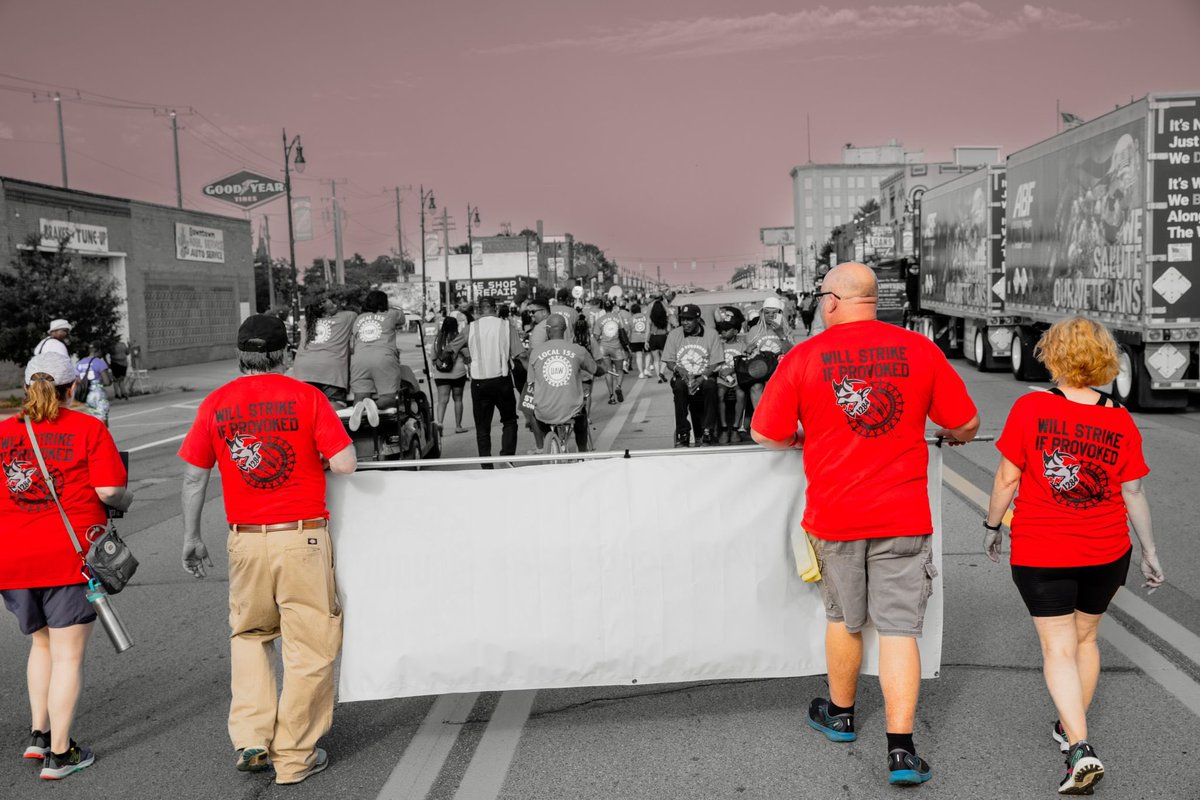 UAWLocal1284's tweet photo. Will Strike if Provoked! UAW Local 1284 members showing their solidarity with thousands of union members from across all sectors, today in Downtown Detroit! @UAW  @uawregion1a https://t.co/EZ5SDloQWw