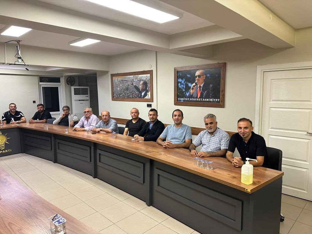 inegol_akparti's tweet photo. Haftalık Olağan Merkez Mahalle Başkanları toplantımız Belediye Başkan Yardımcımız Sn. Fevzi Dülger’in katılımıyla Teşkilat Başkan Yardımcımız Sn. Mutlu Bal başkanlığında gerçekleştirildi. 
#AKİnegöl https://t.co/cljwgVJxUo