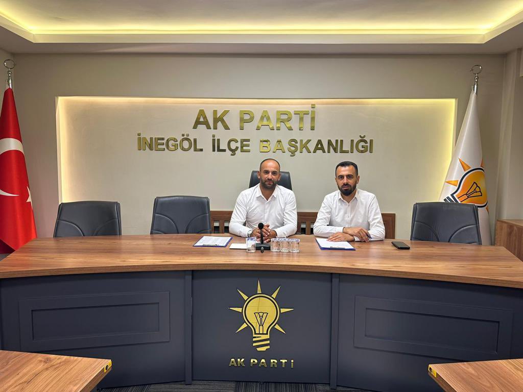 inegol_akparti's tweet photo. Haftalık Olağan Merkez Mahalle Başkanları toplantımız Belediye Başkan Yardımcımız Sn. Fevzi Dülger’in katılımıyla Teşkilat Başkan Yardımcımız Sn. Mutlu Bal başkanlığında gerçekleştirildi. 
#AKİnegöl https://t.co/cljwgVJxUo