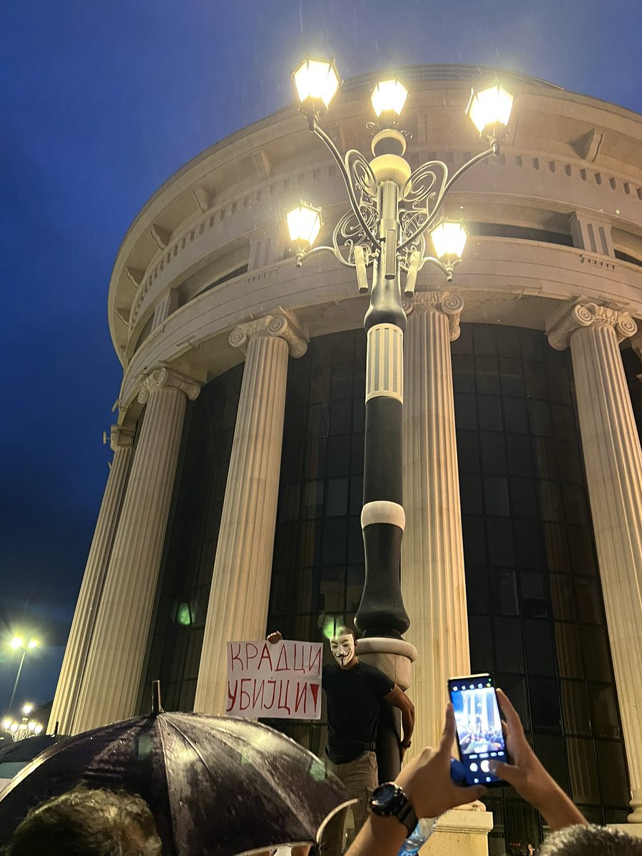 POLITIKOLOG86's tweet photo. Не сте нормални! Не се плашите од Господ?! Ќе одговарате горе за сѐ! https://t.co/RaxlPaxbIi