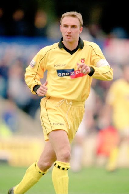 Ladies and Gents, we are pleased to announce our fourth legend for the next legends night on December 1st at the NYS. 

86 games between 1986 and 1988 then a further 53 between 1993 and 1995 scoring 15 goals. 

I give you Andy Williams 😍😍😍😍 #rufc