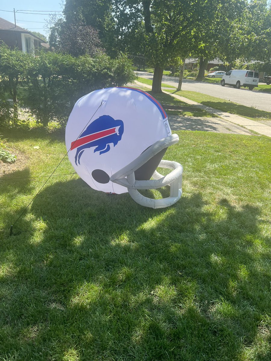 Mcnails22's tweet photo. Ready for @BuffaloBills season. Lets go!!! #BillsMafia  #billsbackersofguelph https://t.co/fz2w2owfur