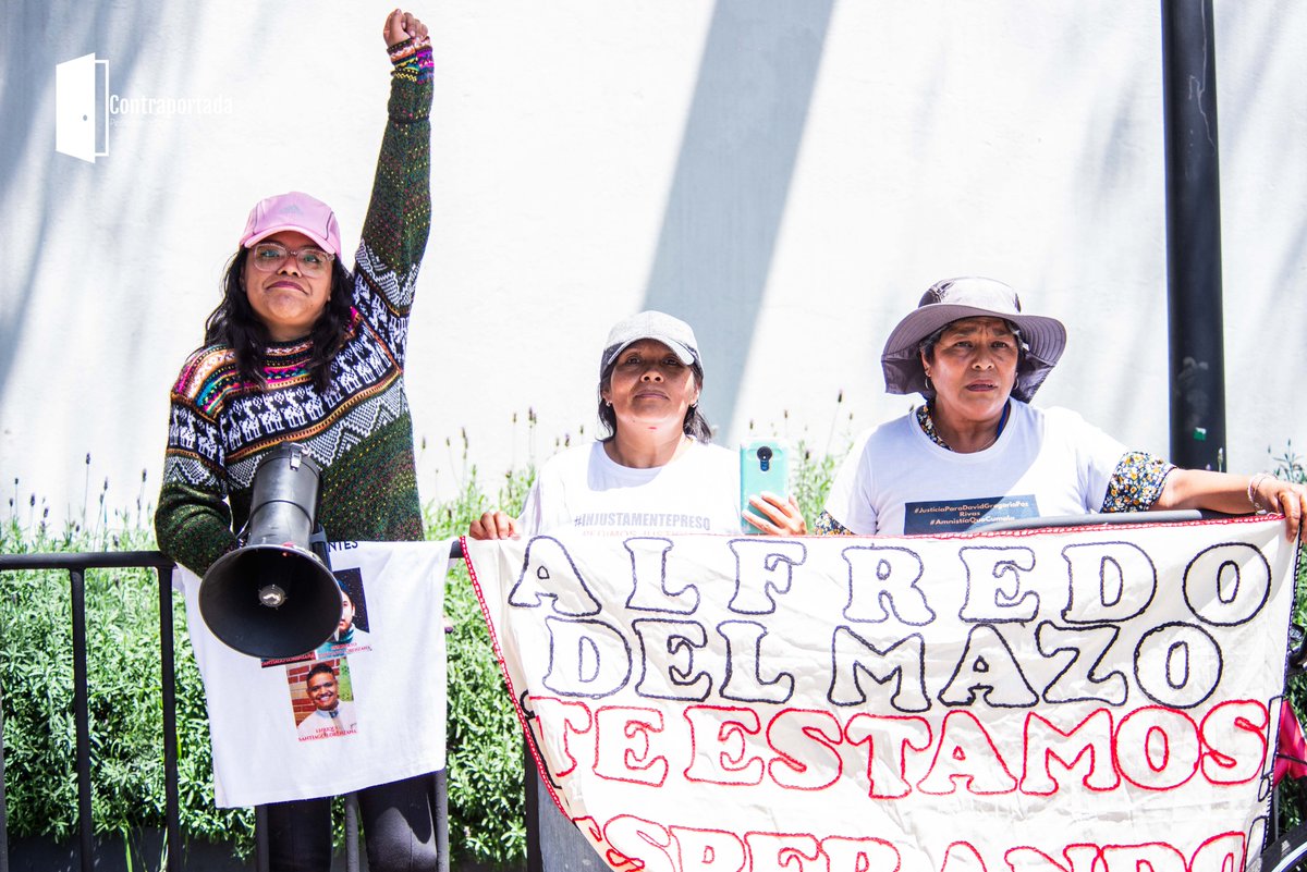 Contraportada4's tweet photo. Se manifiesta colectivo Haz Valer Mi Libertad durante el sexto #InformeDeGobierno de Alfredo Del Mazo, un fuerte dispositivo de seguridad resguardo los accesos del Palacio de Gobierno del #Edomex https://t.co/3v3QY0YIov