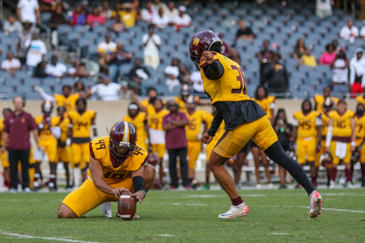 jgrohoske9's tweet image. Check out my entire album from @Chiftblclass at @SoldierField where @CentralState87 defeated @MVSUDevilSports, 24-21 in a game-winning field goal! #ChicagoFootballClassic #TeamCanon 

📷 @CanonUSA 7D Mark II

🏈 | bit.ly/25CFCGrohoske
