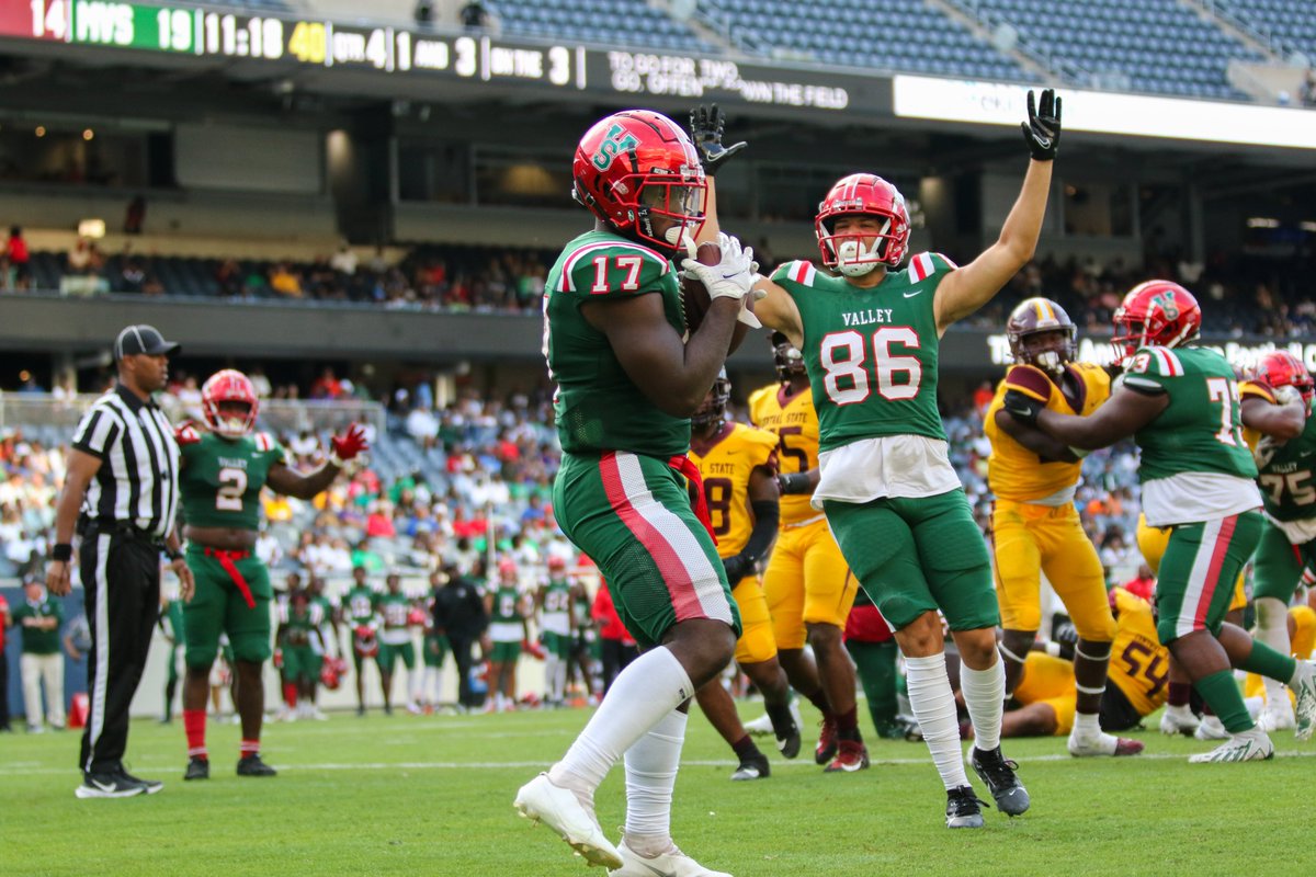 jgrohoske9's tweet image. Check out my entire album from @Chiftblclass at @SoldierField where @CentralState87 defeated @MVSUDevilSports, 24-21 in a game-winning field goal! #ChicagoFootballClassic #TeamCanon 

📷 @CanonUSA 7D Mark II

🏈 | bit.ly/25CFCGrohoske