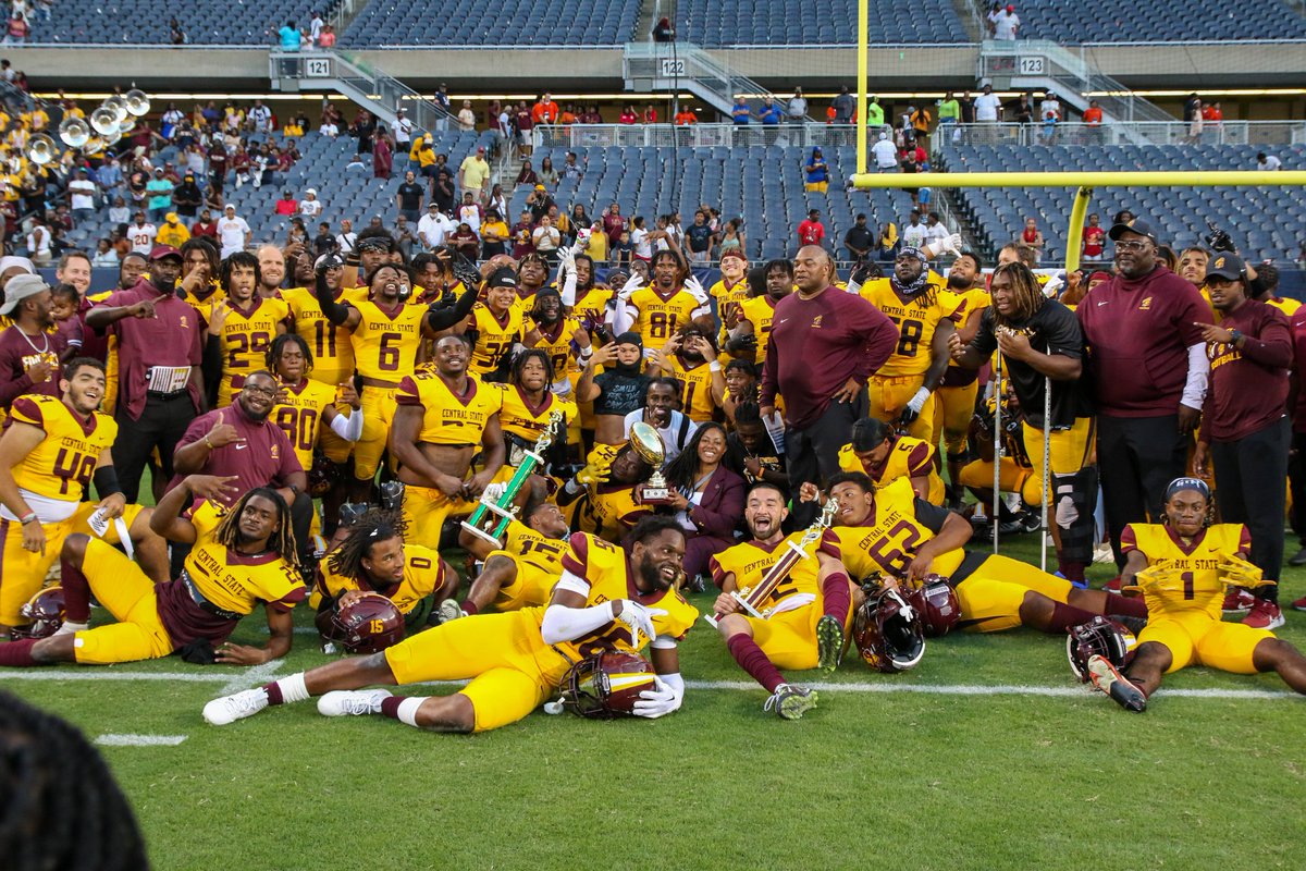 jgrohoske9's tweet image. Check out my entire album from @Chiftblclass at @SoldierField where @CentralState87 defeated @MVSUDevilSports, 24-21 in a game-winning field goal! #ChicagoFootballClassic #TeamCanon 

📷 @CanonUSA 7D Mark II

🏈 | bit.ly/25CFCGrohoske