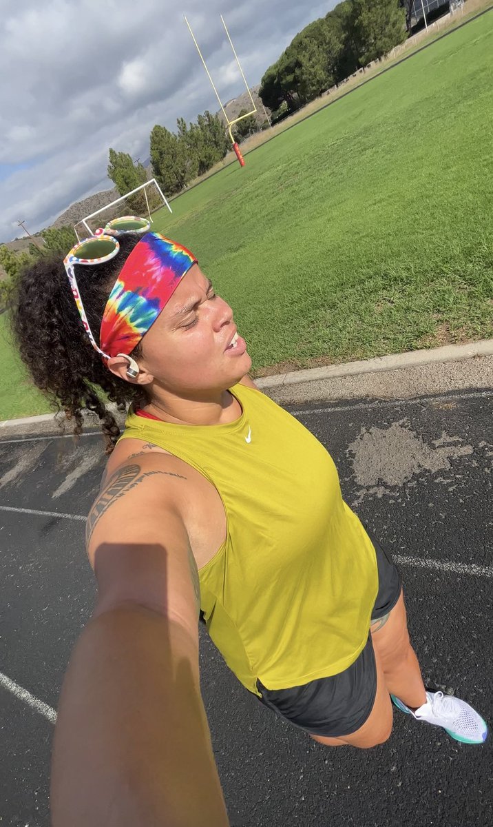10x 200m repeats got me like 🥴🥴🥴😅🤣🤣🥴 but it was good!!