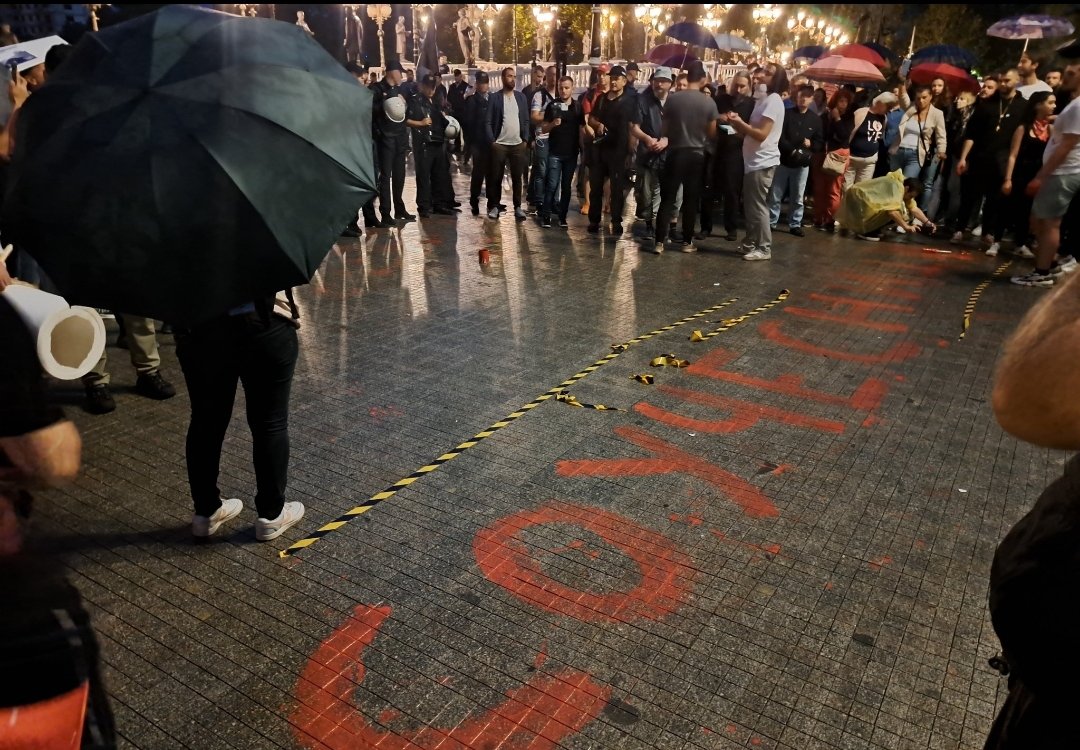 LepceSoSalamce's tweet photo. Several thousand people protested today in Skopje, Macedonia, following the big scandal with Oncology threatments.

Several years, doctors, nurses and economic directors appointed by the government were stealing cancer medicines and selling them in Kosovo. https://t.co/2ugJMByEzr