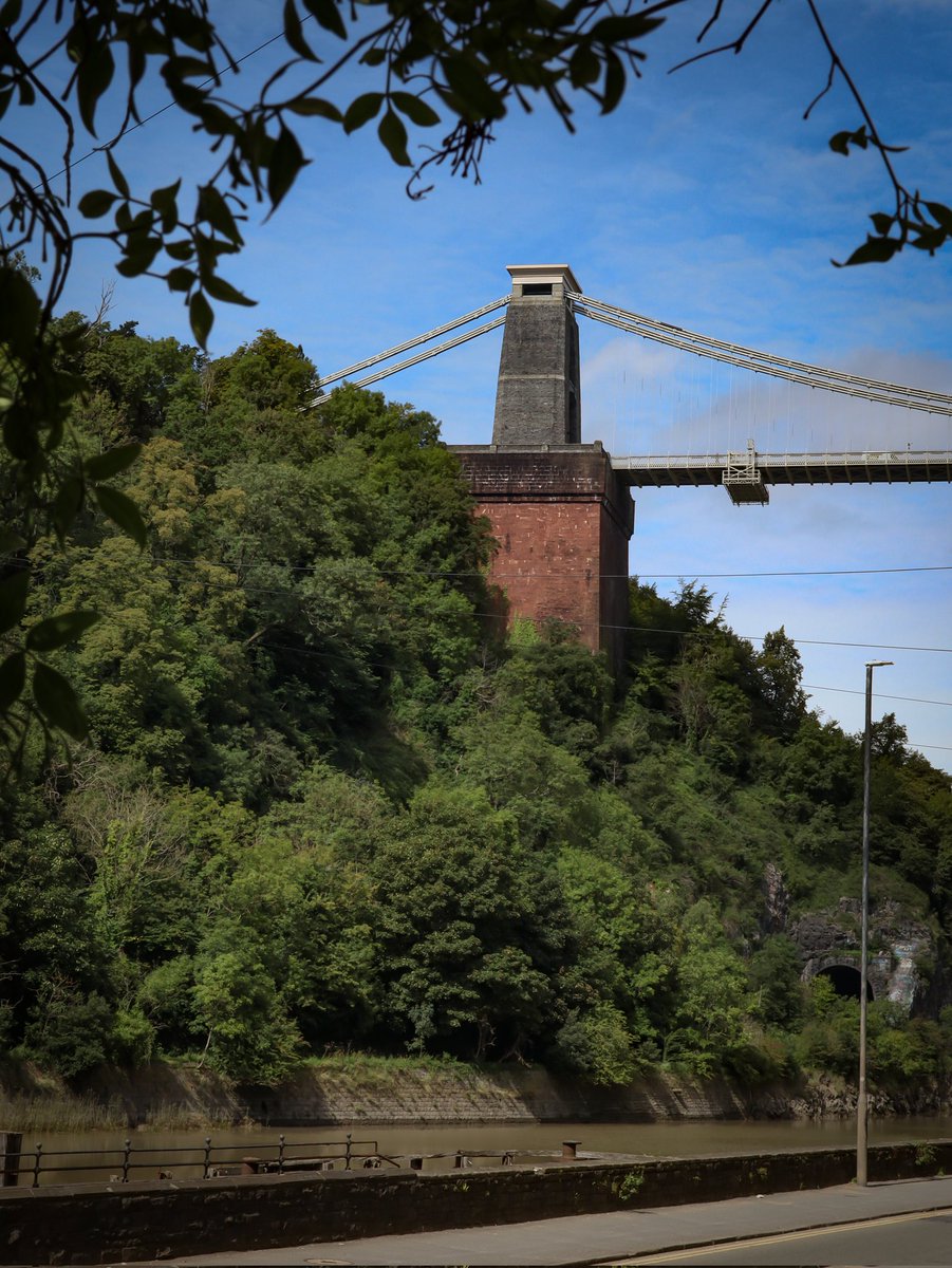 Standing tall ⬆️ #clifton #cliftonbristol #cliftonbridge #suspensionbridge #bridgephotography #bridgesofinstagram #bridge #landscapephotography #landscapelovers #canonm50markii #canonphotography #bristol #bristollife #bristoluk #bristolcity #uklandscapephotography #riveravon