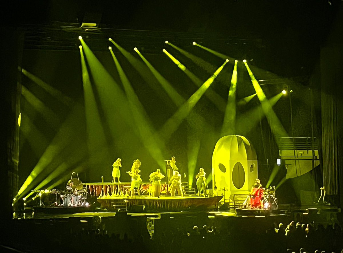 Salvaje el montaje y el show de #bjork en su paso por #Madrid