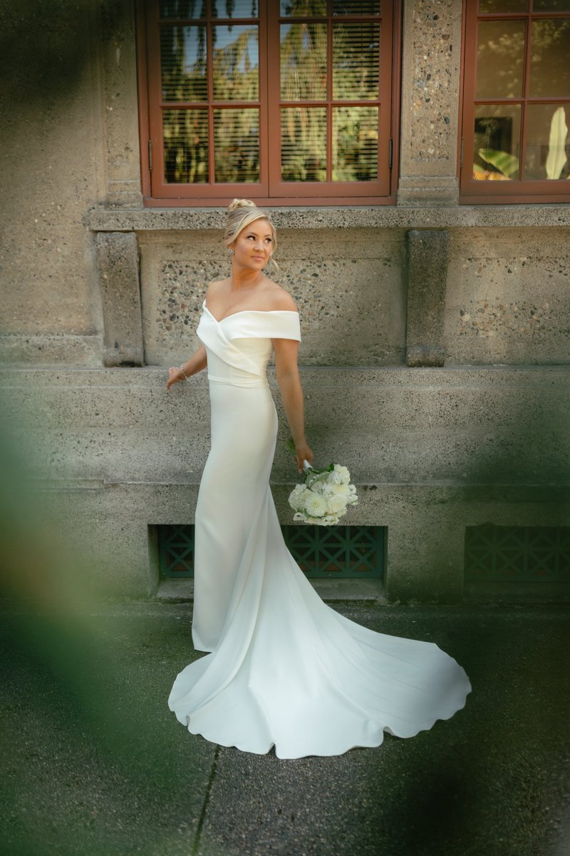 A true princess moment 🤍

#weddingday #bride #lovelybride #lottiev2 #bridalflowers #seattle