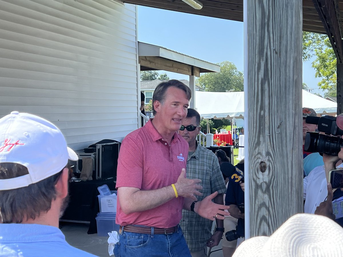 WhitsonOEmory's tweet photo. Governor @GlennYoungkin brings the #SpiritOfVirginia to Suffolk for Delegate @BrewerForVa!
#WonWithGlenn #EmilyForSenate #LeadRight ๐บ๐ธ https://t.co/1Uo1QmDHuh
