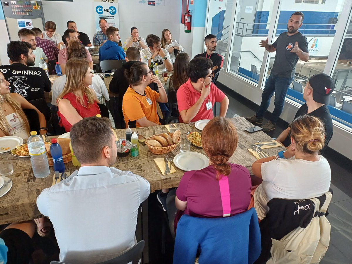 kriesgo's tweet photo. Gracias a los invitados a la comida de trabajo @ClinicEmprenda  en la Rula de #Aviles Fran Bosquia @AJEASTURIAS, David @internaves1 y Santi Longo de Auriga Fundición por compartir reflexiones de #emprendimiento desde su trayectoria y  su propia historia de éxito  #Clinic2023 https://t.co/A732nI1Kyp