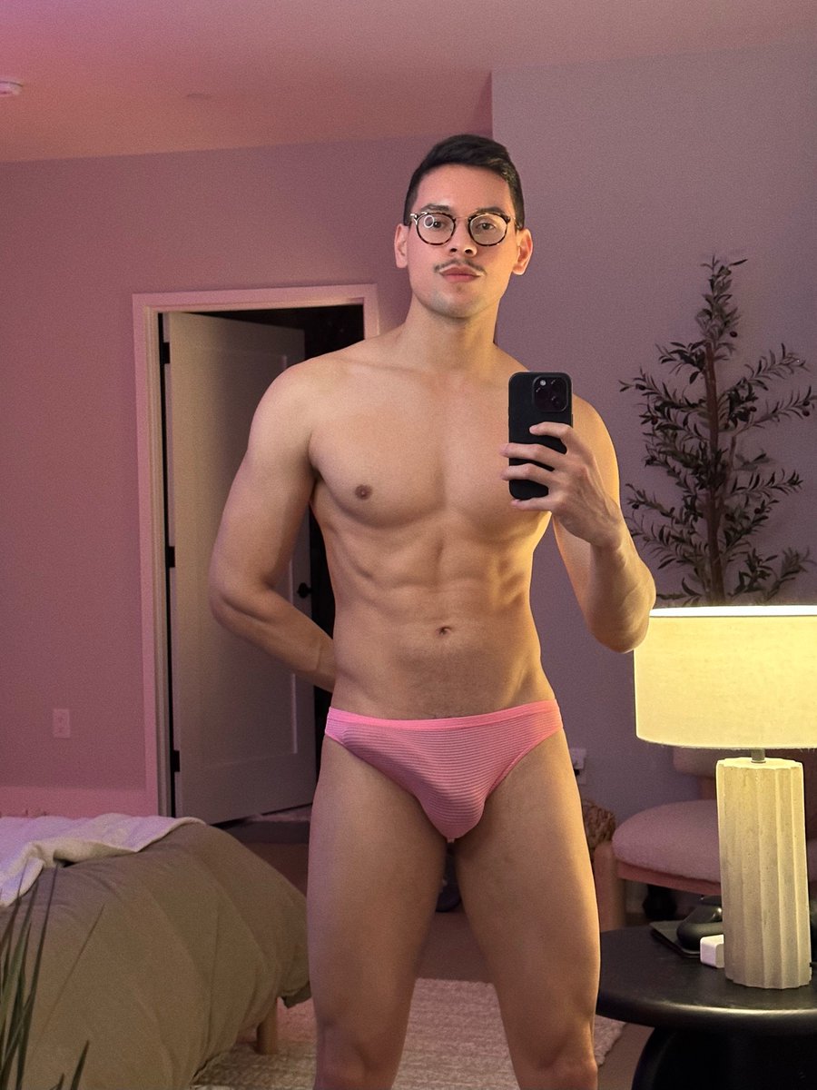 kerridge41399's tweet photo. Do you like my pink underwear?
#fitness https://t.co/91O3kVpPiG