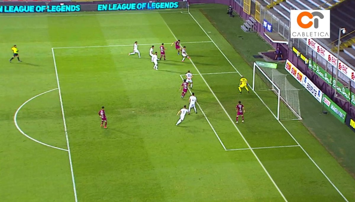 Daniel1796's tweet photo. @axel_moreira_ @tdmas_cr Los morados: ay, nos robaron
También los morados: golazo, no hay offside aquí. Viva Saprissa, siempre jugando contra 12 

😂😂 https://t.co/gMAI9mTcJr