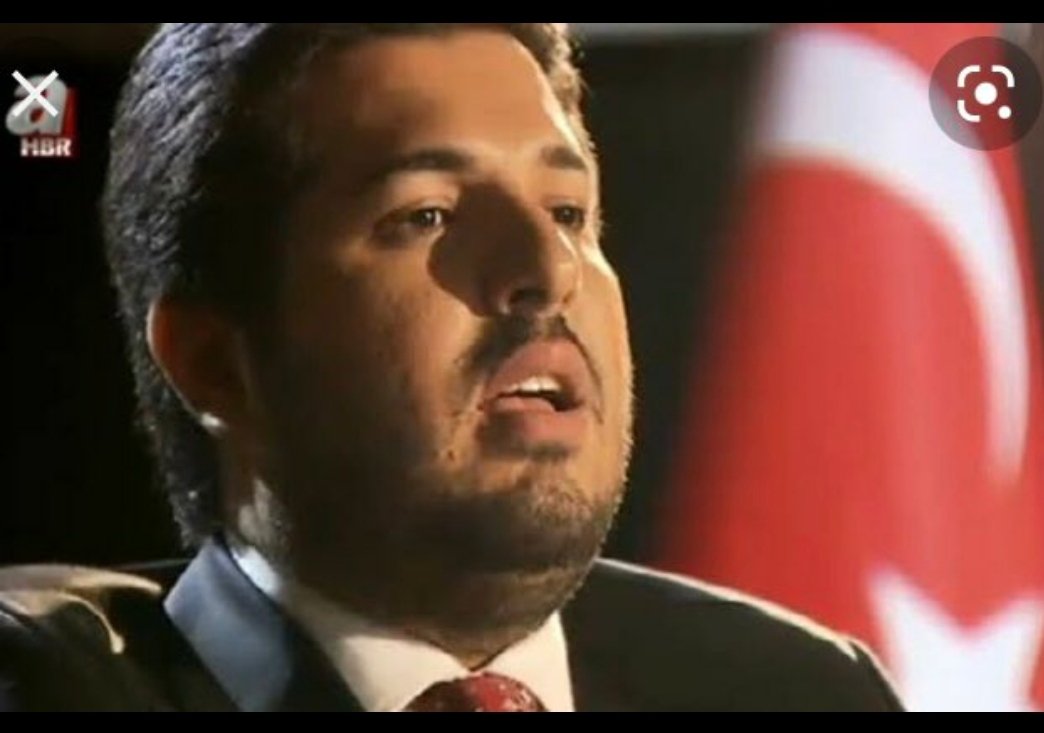 bilal_uzun34's tweet photo. Uluslarası büyuk hirsiz Rıza Zarrafın arkasına Türk bayrağını alıp ulusal bir kanalda Türkiyenin bütçe açığını ben kapattim dediginde zorunuza gitmediyse size Ebrara laf etmek degil bok yemek düşer.. https://t.co/mrXwX7UfAQ
