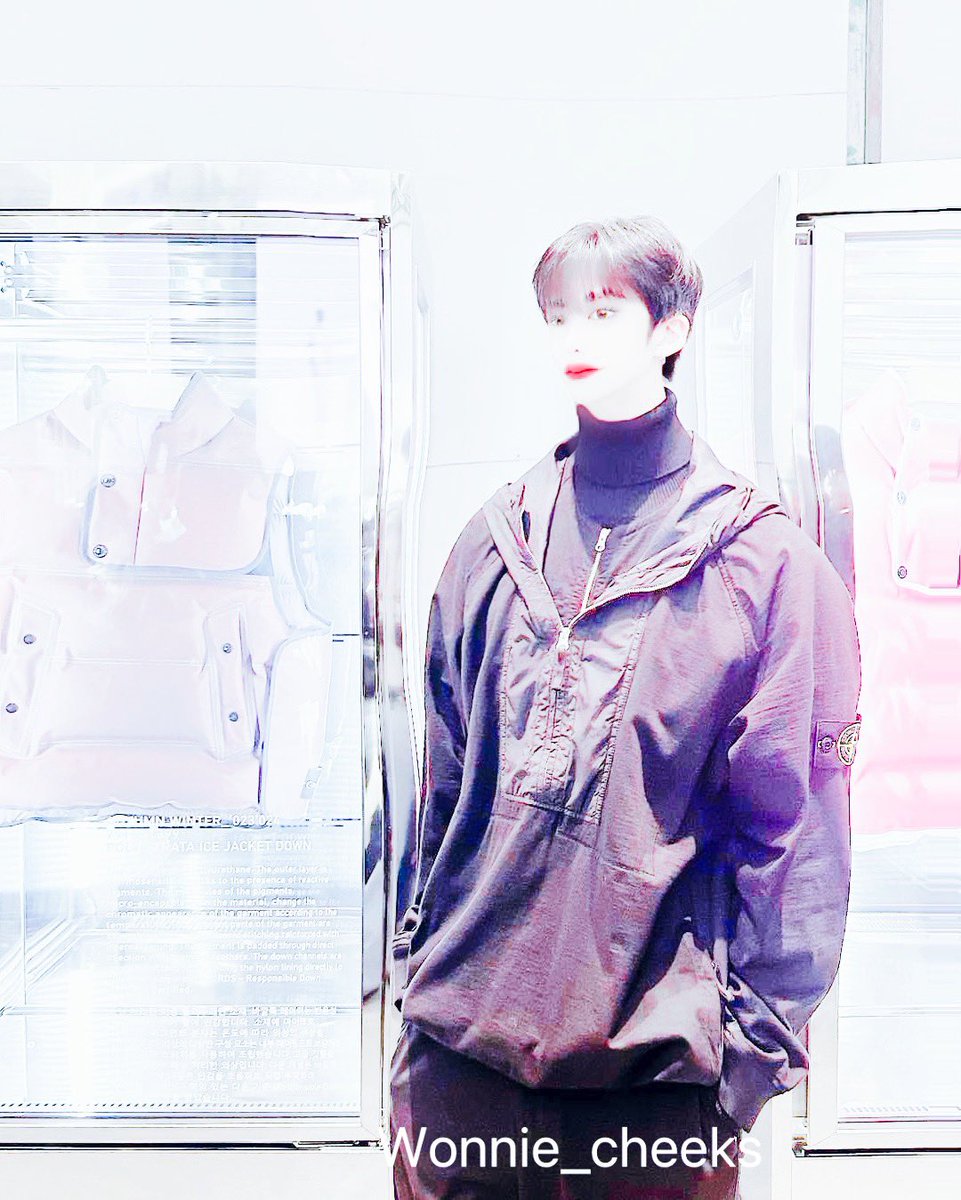 wonnie_cheeks's tweet photo. Otro edit exitoso de don Hyungwon para que lo usen de icon 💋💋💋 https://t.co/Ku2SCrn1f9