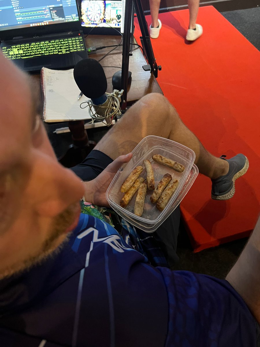 SHAGGYxDARTS's tweet photo. @RumoursWizards Not too many photos that i can share on social media, but i don't know if i can ever forget @JoshBoulton1 and his lunch...
#SausageSurprise https://t.co/AEHNMfjGQS
