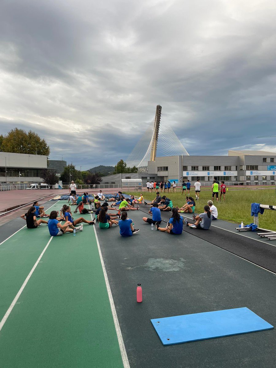 SGimnastica's tweet photo. Pretemporada 🥵🔥

Hemos empezado hoy y ya hay alguno/a que está deseando que se acabe 😅

#atletismo #sgp1927 #visitpontevedra https://t.co/0CYq2EIy9l