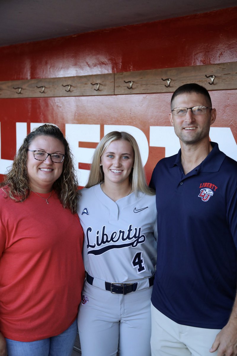 Absolutely LOVED every part of my visit! Thank you <a href="/CoachDot_LU/">Dot Richardson</a>, <a href="/coachkfagan/">Kasey Fagan Graham</a>, <a href="/SamiFagan/">Sami Fagan</a> and Caleb! So excited to be a Flame! 🔥<a href="/LibertySB/">Liberty Softball</a>