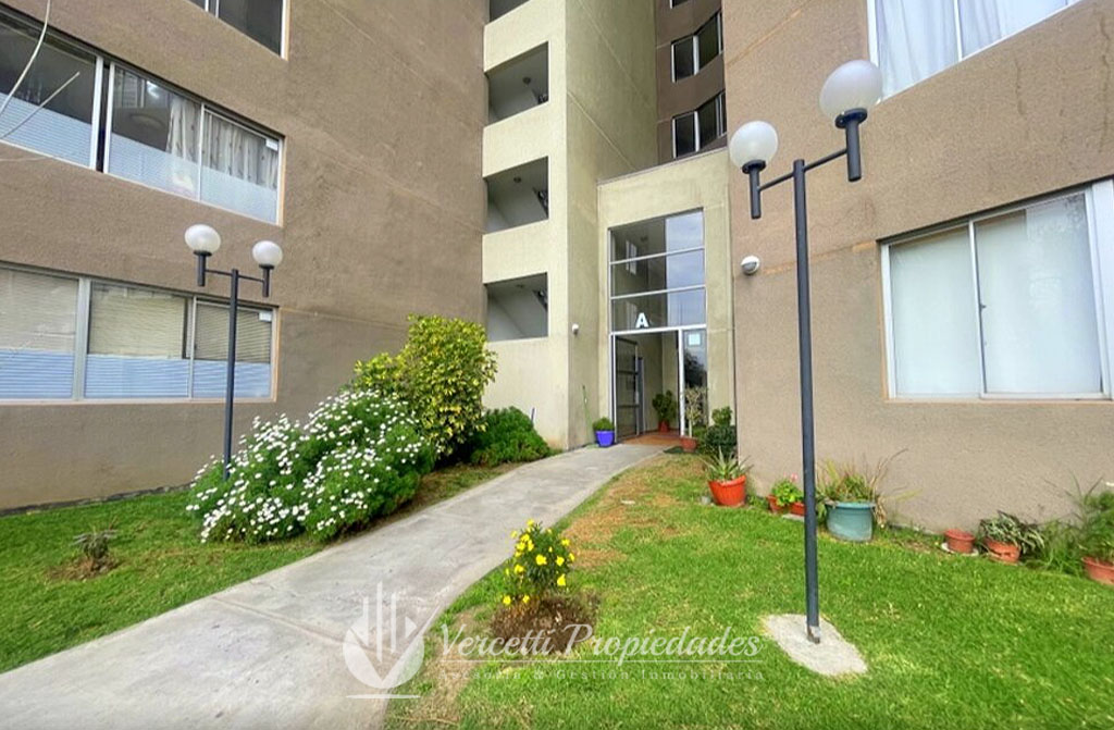 VercettiPro's tweet photo. Venta de departamento en #LaFlorida, Chile

• 3 dorm., 2 baños (1 en suite)
• Amplio living-comedor con terraza y vistas panorámicas
• Cocina equipada
• Estacionamiento incluido
• Condominio con piscina y quinchos

Excelente ubicación cerca de Metro Trinidad y servicios. https://t.co/gI464X9Gkj