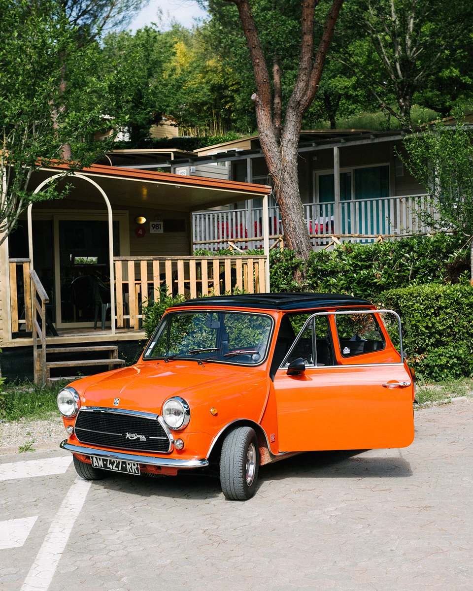 CarManToday's tweet image. A treasured family heirloom. 
Read the history behind this heartwarming #MINILoveStory from the International MINI Meeting at bit.ly/44hUtJe.
#MINIFamily #MINIClassic #Summer