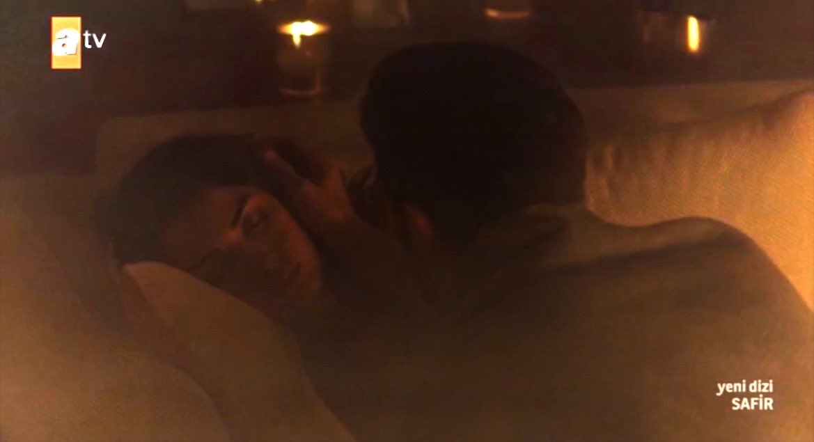 tskyitwasmaroon's tweet image. This scene was something else. How gently he caressed her face and the way he carried her. Ateş will heal her broken heart for sure 
#Safir #AfFer
#İlhanŞen #ÖzgeYağız