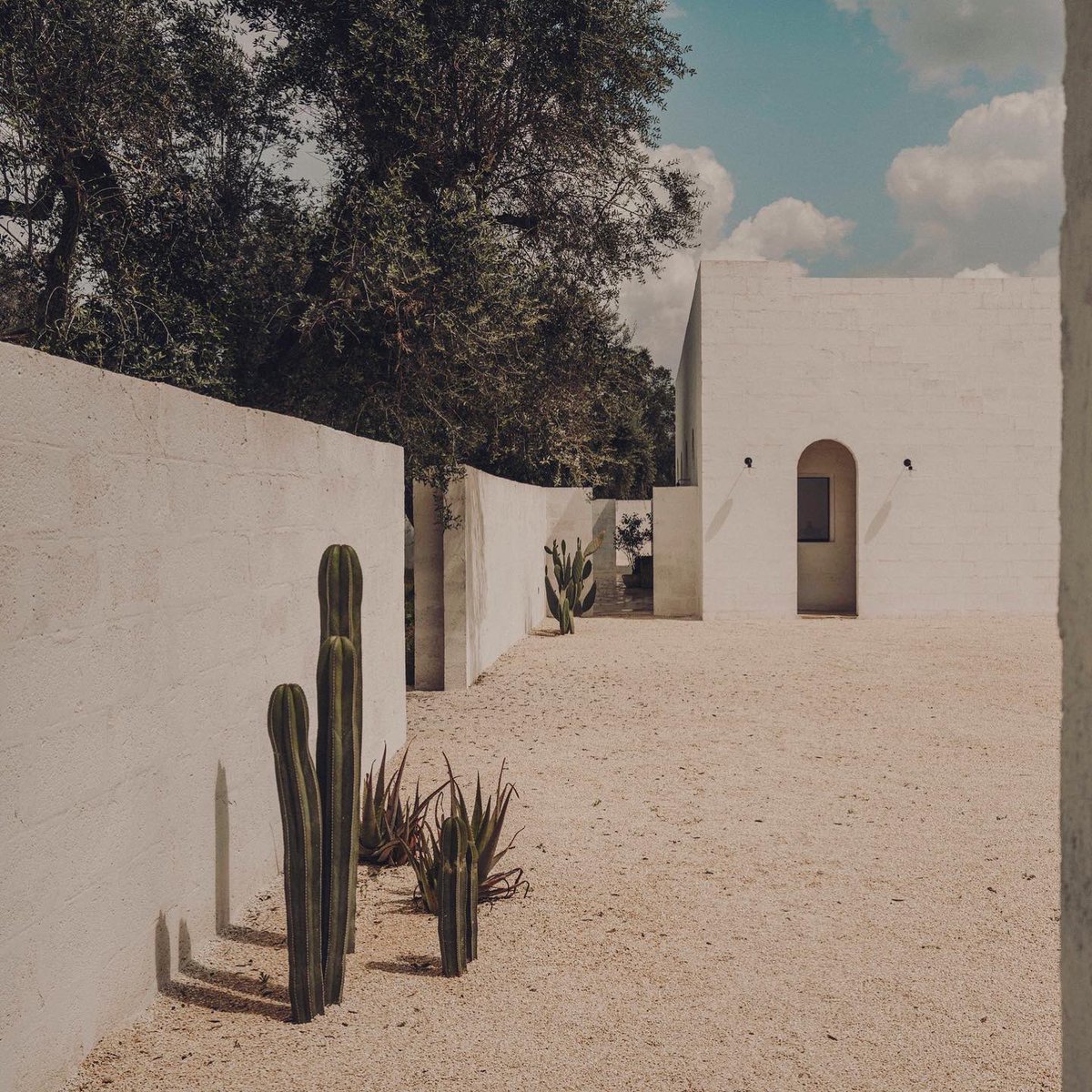 Arqenblanco's tweet photo. Borgo Gallana Bed &amp; Breakfast - Studio Andrew Trotter 
Imagen: Salva López 
________________________________
#studioandrewtrotter #salvalopez #oria #italia #arquitecturaitalia #arquitecturaenblanco #arquitectura #architectureinwhite #architecture #arquitecturaitaliana https://t.co/8Xj19wqHOj