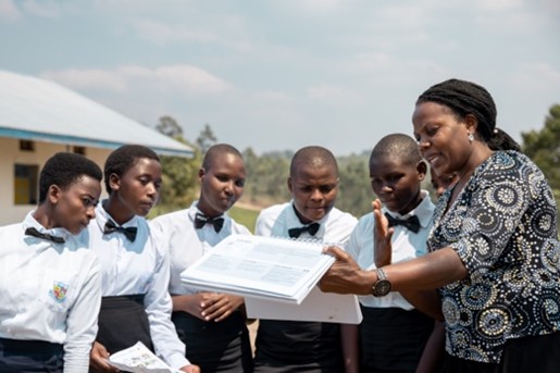 Tomorrow is International day of charity: Village health team members are volunteers who commit to activities, home visiting and triaging who are selected by their own communities. #GlobalHealth #SDGS #HAY