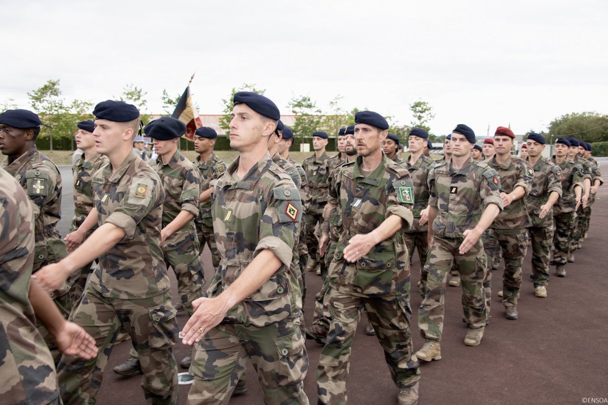 ENSOAOfficiel's tweet photo. Félicitations aux 1️⃣2️⃣0️⃣ stagiaires réservistes qui ont obtenu leur grade de sergent ou de maréchal-des-logis à l’issue de leur formation👌
Bienvenue dans la grande famille des sous-officiers de l’@armeedeterre 🤗
Infos sur la #RéserveOpérationnelle 👉 https://t.co/iol4R5HEW1 https://t.co/1TCt2udgbp