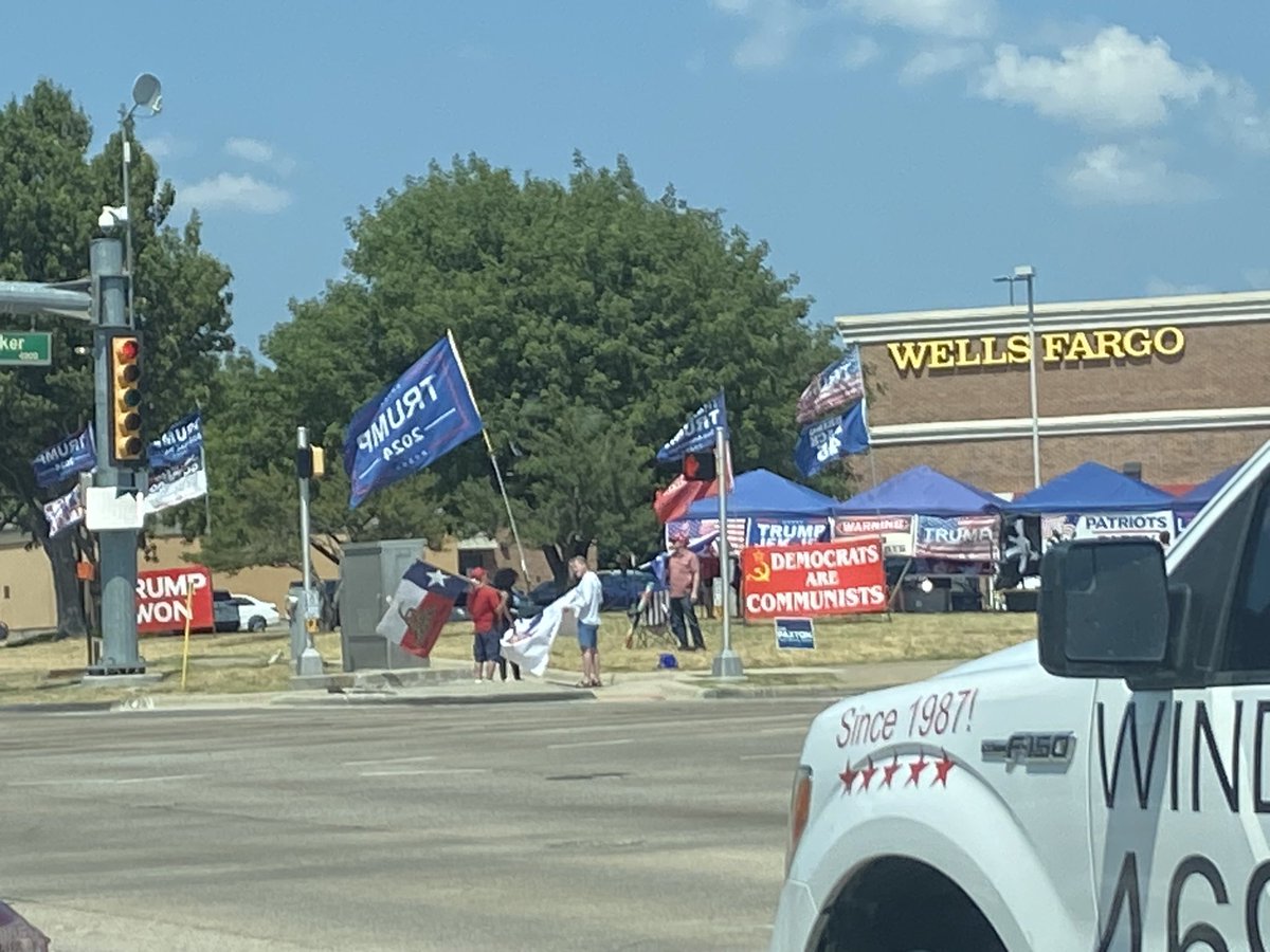 RaucousWriter's tweet photo. @WellsFargo are you aware of what’s going on in the parking lot of your bank in Plano, Texas?  

Do you support this kind of divisiveness? https://t.co/GDqmN8VsQ4