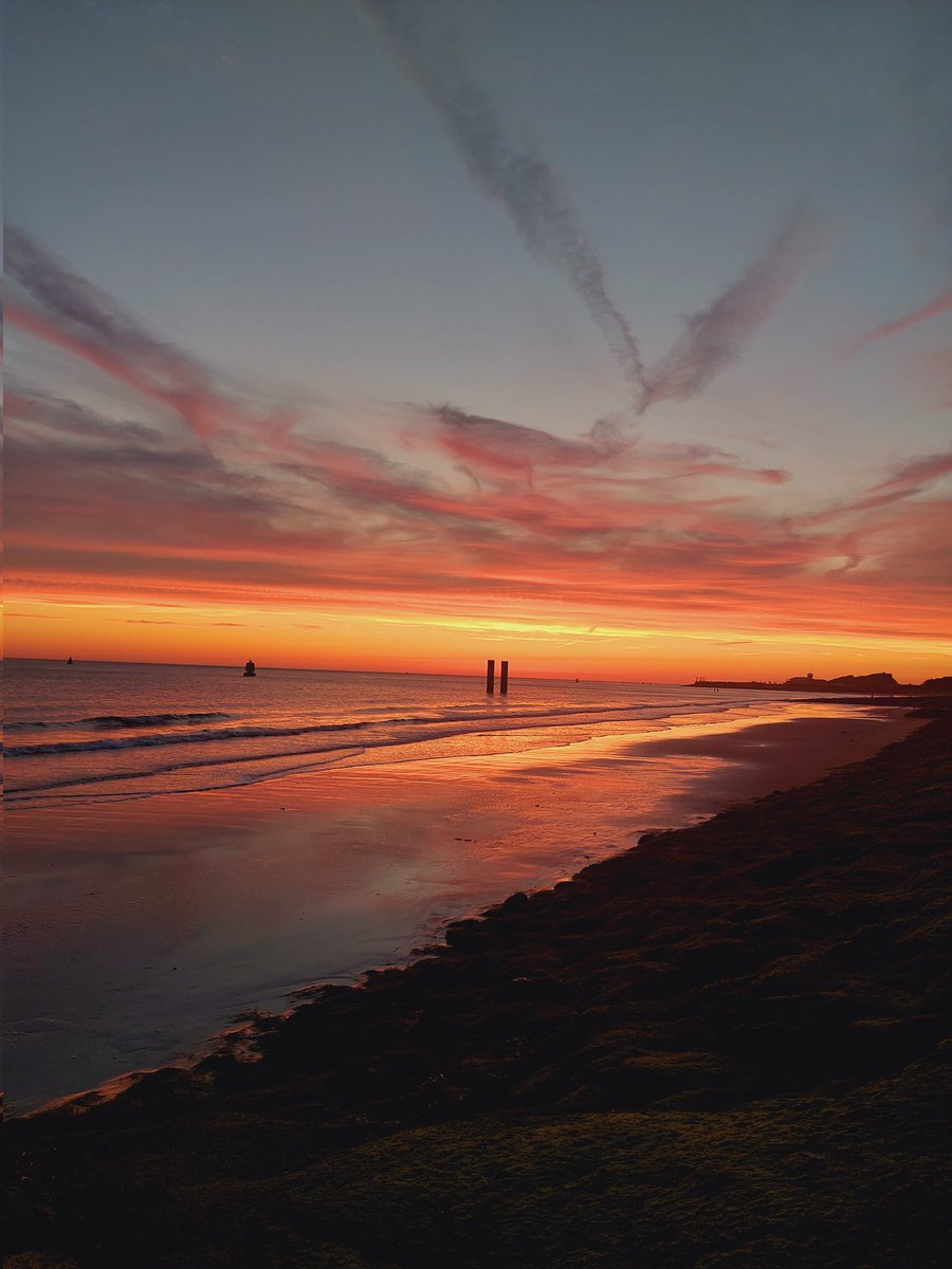 MariaamCG's tweet photo. El atardecer es bonito en cualquier país 🧡 https://t.co/VL7DbH2enF