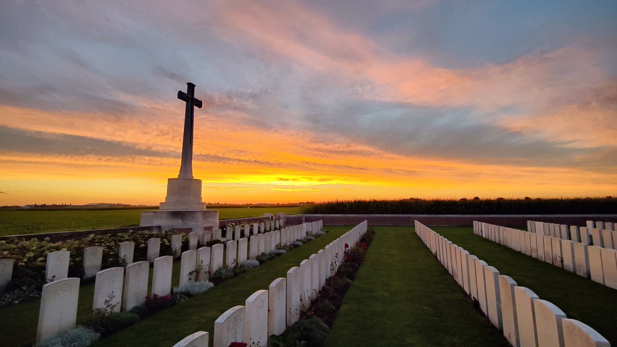 ToerismeIeper's tweet image. Sunset over #FlandersFields.
We will remember them.