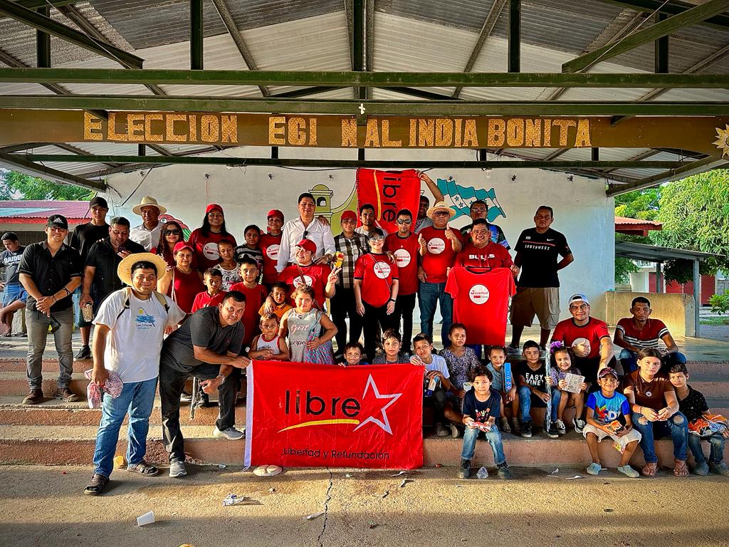 BancadaLibre's tweet photo. El diputado @EduardoDiazHn, llegó a los excampos bananeros, específicamente a la comunidad de Urraco Pueblo, El Progreso, Yoro, para continuar llevando alegría a las y los niños en el marco de la celebración del Día del Niño. https://t.co/FUmBkHmq5O