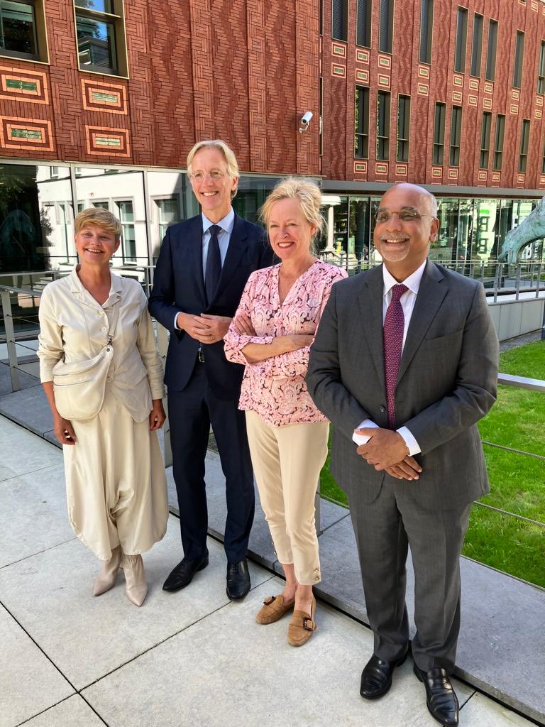 Twents onderwijs <a href="/rocvantwente/">ROC van Twente</a>⁩ ⁦<a href="/Saxion/">Hogeschool Saxion (inactief)</a>⁩ en <a href="/utwente/">University of Twente (inactive)</a> met ⁦⁩ ⁦<a href="/RHDijkgraaf/">Robbert Dijkgraaf</a>⁩ ⁦<a href="/MinOCW/">Ministerie van Onderwijs, Cultuur en Wetenschap</a>⁩ ⁦<a href="/TwenteBoard/">Twente Board</a>⁩