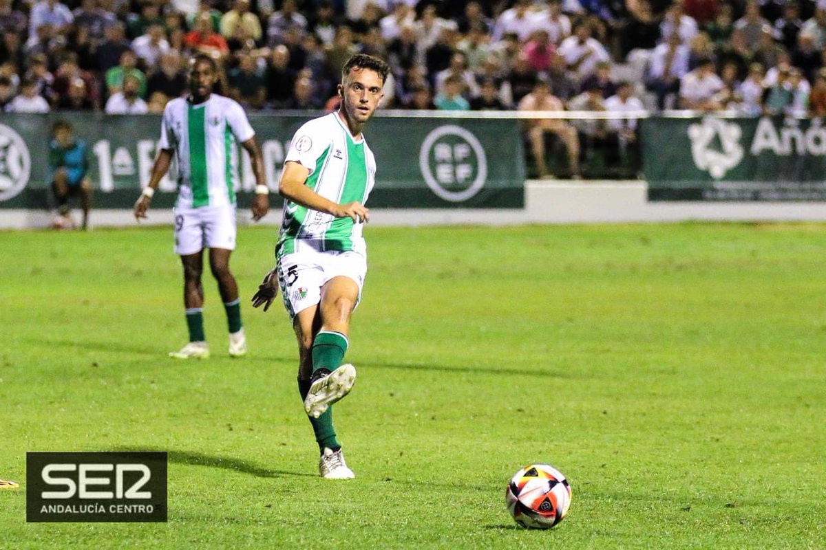 marcelo10hvr's tweet photo. El fútbol, a la larga, siempre es justo. Acabaremos recogiendo lo que estamos sembrando. Este es el camino.
¡Gracias, afición, por estar con nosotros! Seguimos 🍍💚

📸 @fer_gonzalez78 
⚽️ @AntequeraCF https://t.co/q4A0UZQQK6