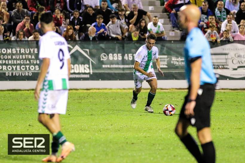 marcelo10hvr's tweet photo. El fútbol, a la larga, siempre es justo. Acabaremos recogiendo lo que estamos sembrando. Este es el camino.
¡Gracias, afición, por estar con nosotros! Seguimos 🍍💚

📸 @fer_gonzalez78 
⚽️ @AntequeraCF https://t.co/q4A0UZQQK6