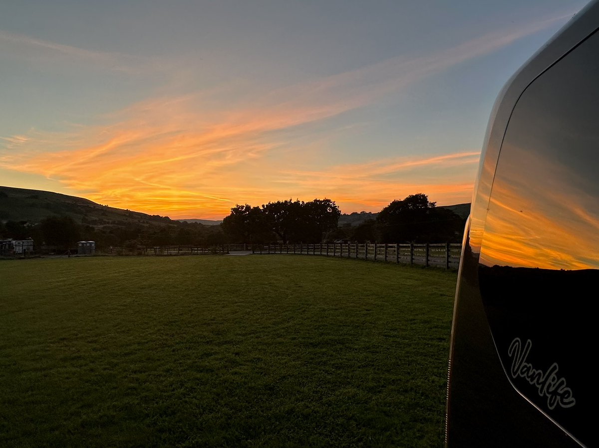 Last night in the Peak District and after a great day we were treated to a stunning sunset to end our short stay here at Combs Valley Campsite.
.
.
.
#darrenclarkphotography #vanlife #camping #peakdistrict #transitcustom