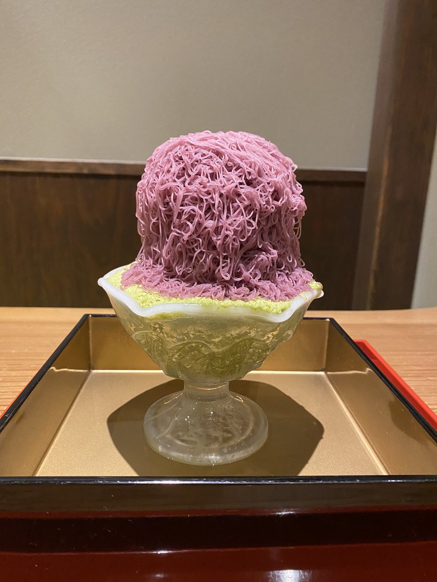 M7ysSUySCAT43fw's tweet photo. 氷は台湾氷。
モンブランの中の大和抹茶アイスがめっちゃうまい。

#奈良かき氷
#GRANCHA
🦌むらさき芋 https://t.co/hGOrg1eR8l