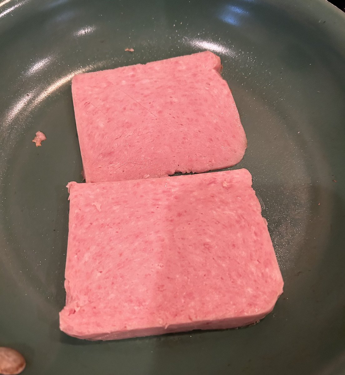 CoachHubbyProbz's tweet photo. Bit put in a special request… medium rare with a slight char. The average Hawaiian eats 5 cans per year. Not sure how much the average Gluckstadt family eats, but we eat more than that… even without any contributions from Coach. #SizzlePorkAndMmmm #SPicedhAM https://t.co/WuTtGYo3XL