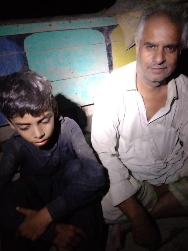 iambhevishk's tweet photo. Sindh samait, poore Pakistan ko mubarak ho! 🙏

Demanding recovery of other 3 abductees as well. 

#KashmoreProtest https://t.co/aWoeMEh2YK