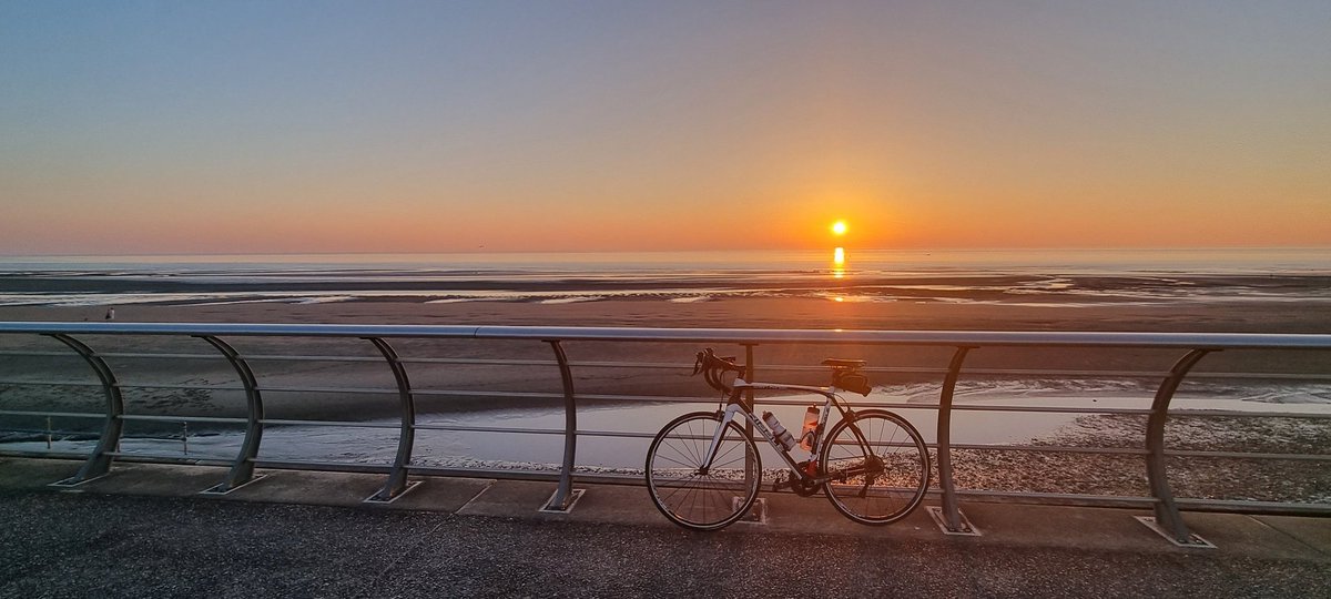 meatybeefy01's tweet image. Moist Gusset Weather. 
#RibbleCycles #Garmin #Quadlock #LeCol #Rapha #Specialized #ISMSaddles #MarysShell 

Check out my activity on Strava: strava.app.link/geiHMSBmPCb