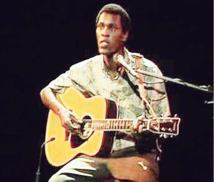 Nziko amaherezo tuzabonana nkaguhoberana ibyishimo, wari umukiranutsi nzagukurikiza nzagusanga aheza iyo mwijuru. 🇷🇼🎶

Uyu munsi ari kumwe na Mama we mu ijuru. 🕊️🕊️

Iyo wumva indirimbo ze amarira azenga mu maso, Urumeza mu maso no ku maboko bitewe na message yatangaga

Birakome