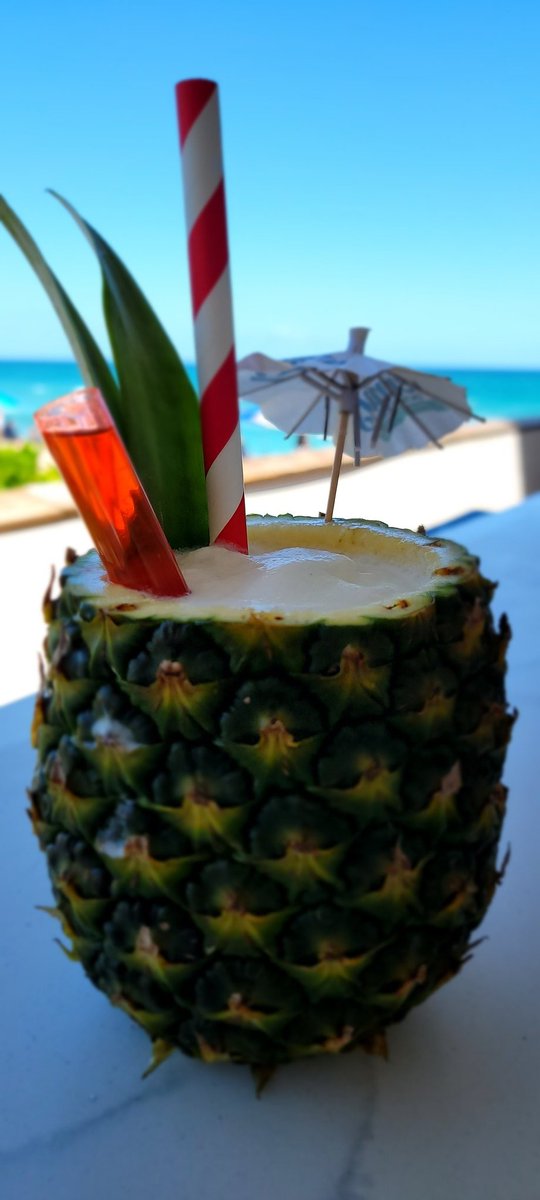 iChantha's tweet photo. Benny's on the Pier. Great cocktails and food. https://t.co/xb54IM3mm0